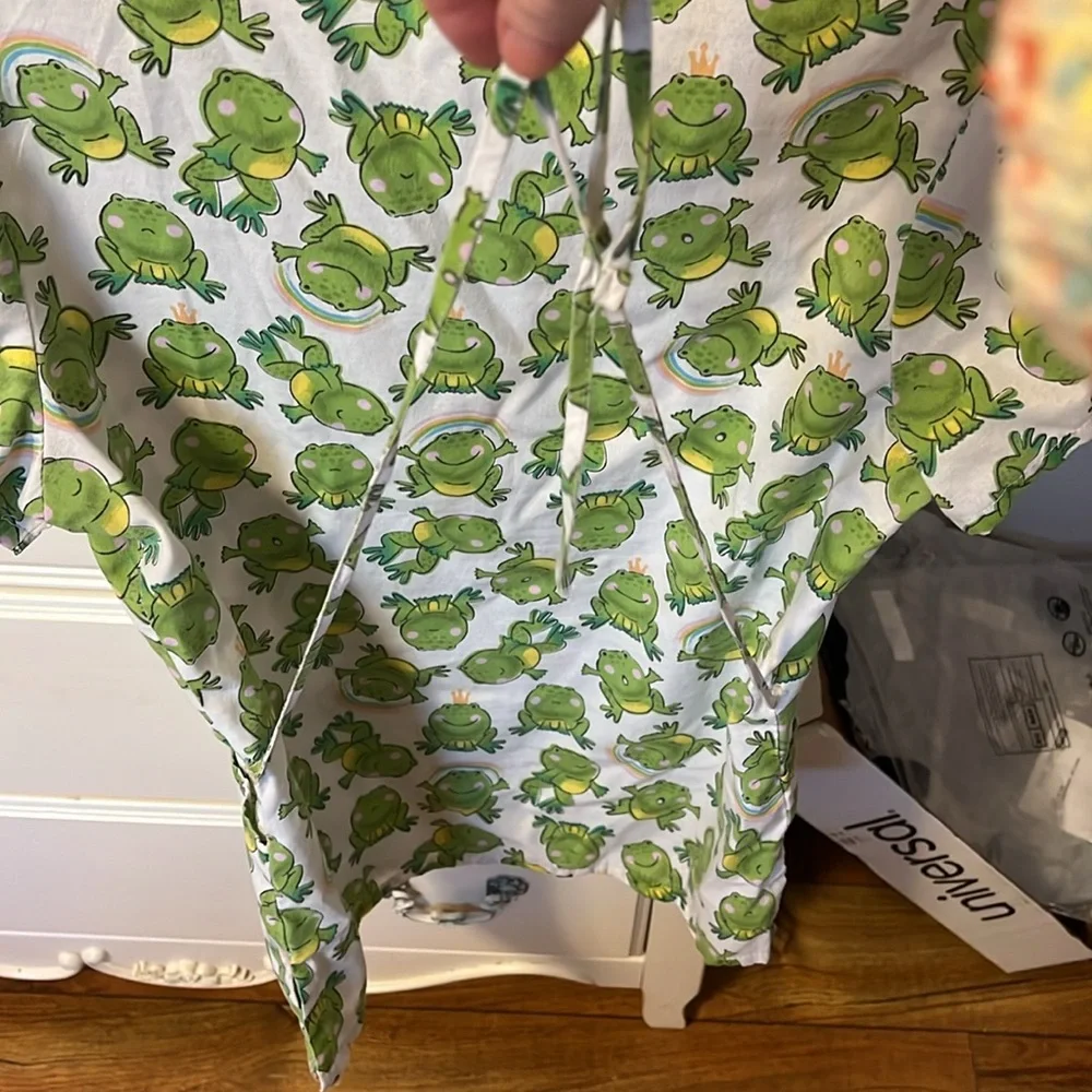 Frog scrub top! - Picture 8 of 8